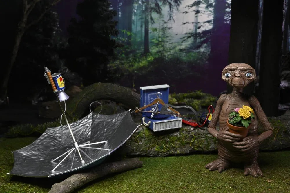 E.T. The Extra-Terrestrial 40th Anniversary Ultimate E.T. Deluxe Set - Neca - Ginga Toys