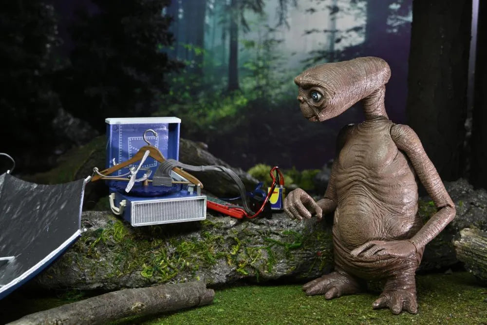E.T. The Extra-Terrestrial 40th Anniversary Ultimate E.T. Deluxe Set - Neca - Ginga Toys
