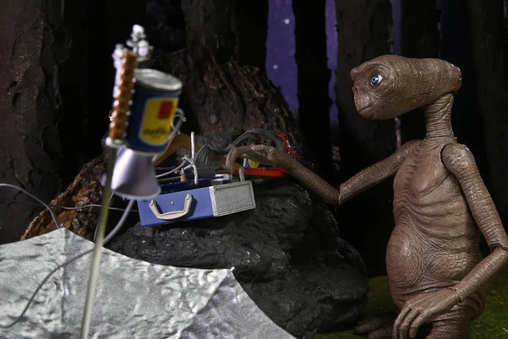 E.T. The Extra-Terrestrial 40th Anniversary Ultimate E.T. Deluxe Set - Neca - Ginga Toys