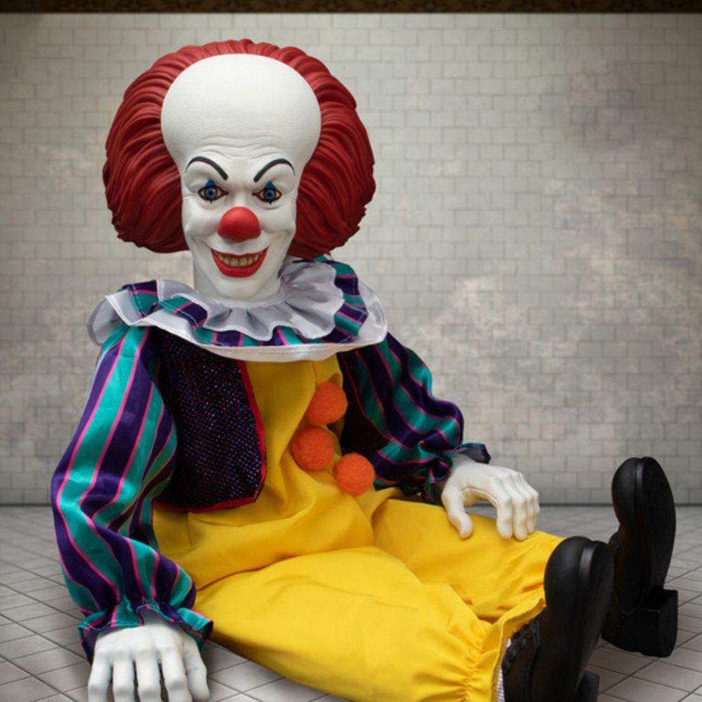 IT (1990) Mezco Designer Series Pennywise Roto Plush Doll - Mezco Toyz - Ginga Toys