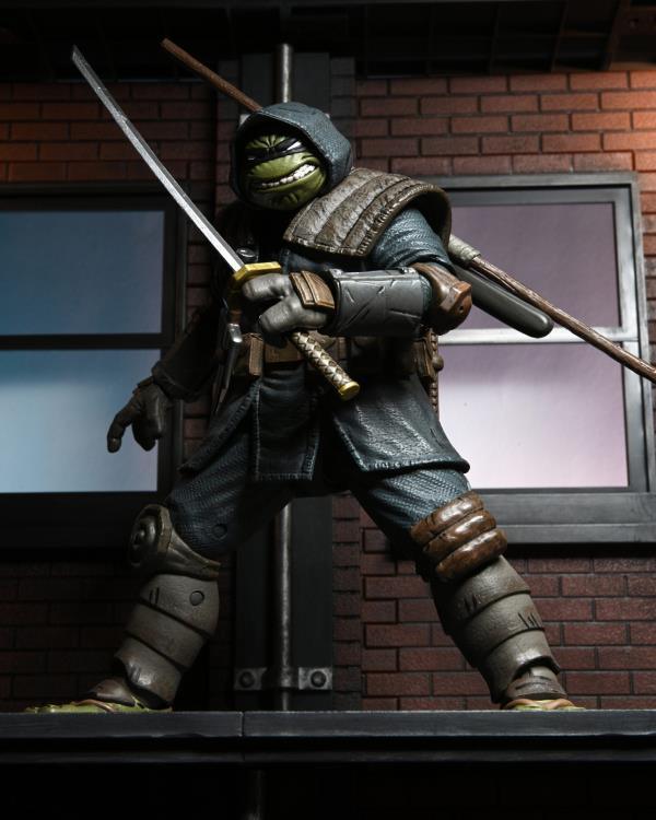 https://www.gingatoys.com/cdn/shop/files/teenage-mutant-ninja-turtles-the-last-ronin-ultimate-the-last-ronin-armored-figure-2.jpg?v=1693697570&width=600