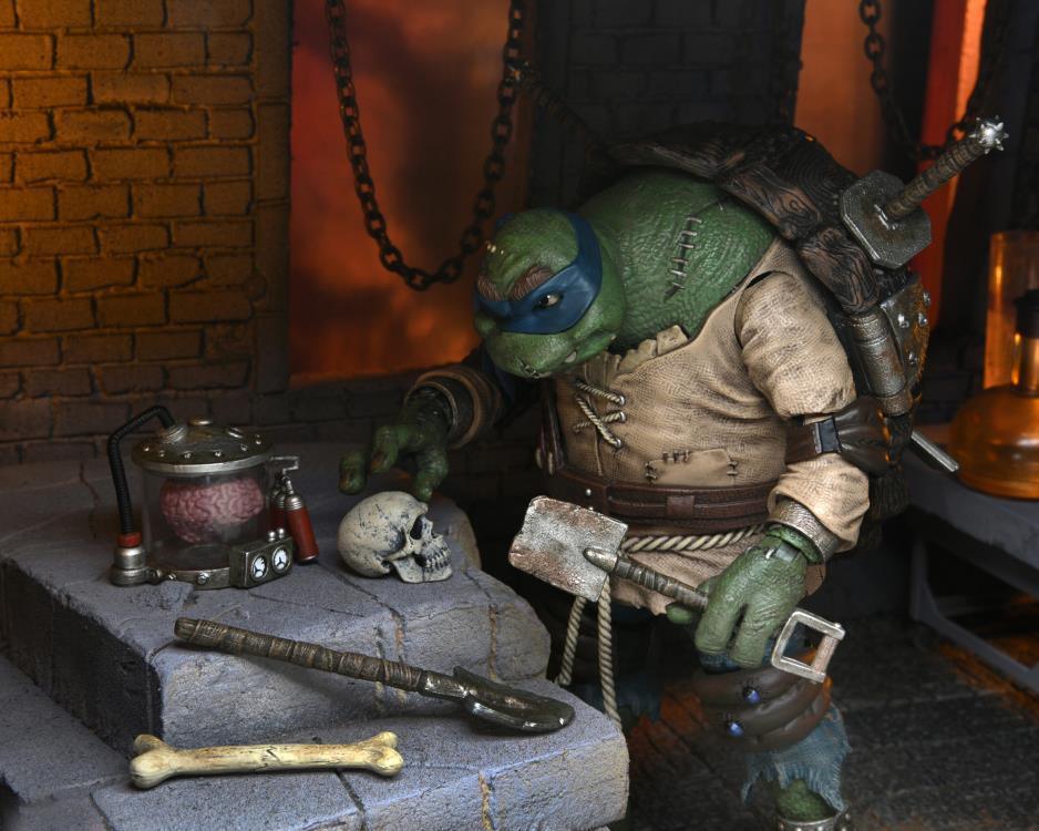 Universal Monsters x Teenage Mutant Ninja Turtles Ultimate Leonardo as The Hunchback Figure - Neca - Ginga Toys