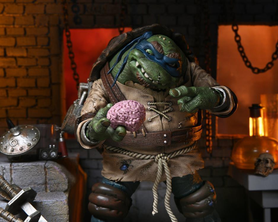 Universal Monsters x Teenage Mutant Ninja Turtles Ultimate Leonardo as The Hunchback Figure - Neca - Ginga Toys